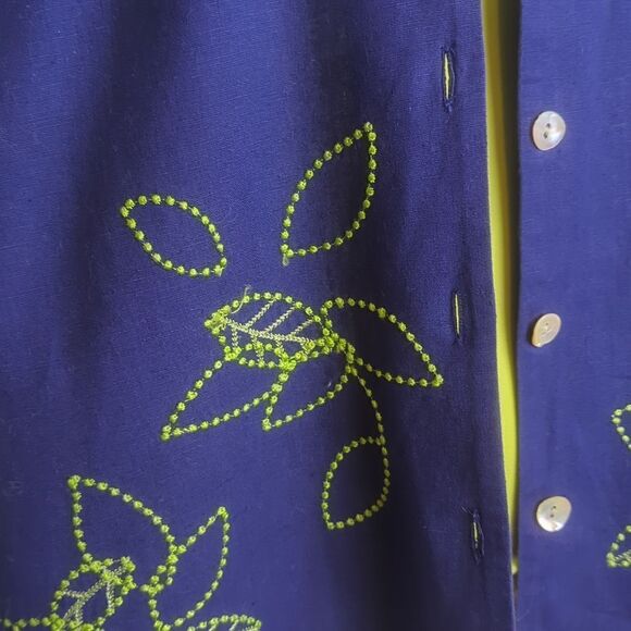 Coldwater Creek Navy Short with Lime Green Embroidery Size M - Picture 5 of 6